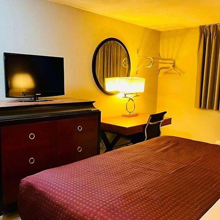 Super 8 By Wyndham Benton Harbor St Joseph Otel Dış mekan fotoğraf