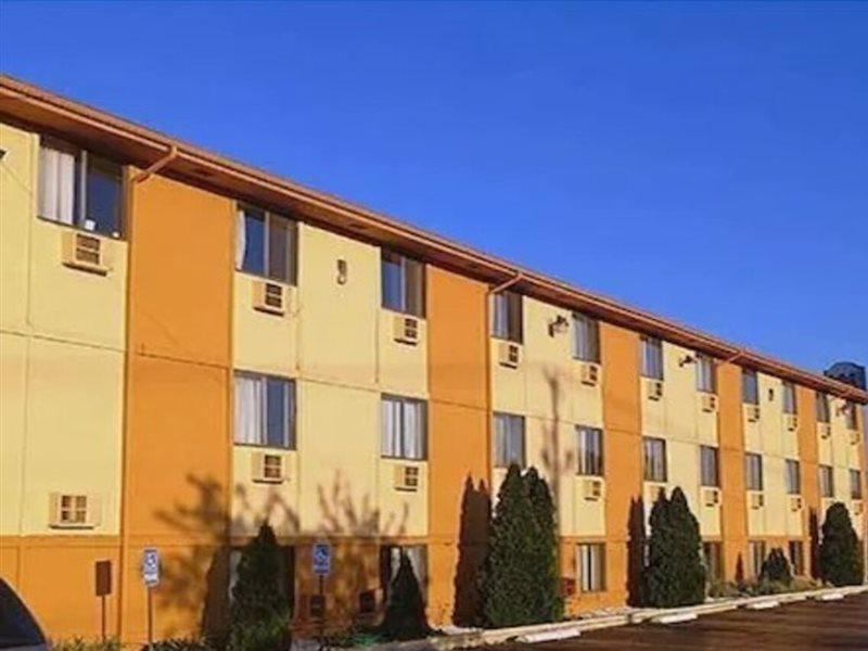 Super 8 By Wyndham Benton Harbor St Joseph Otel Dış mekan fotoğraf