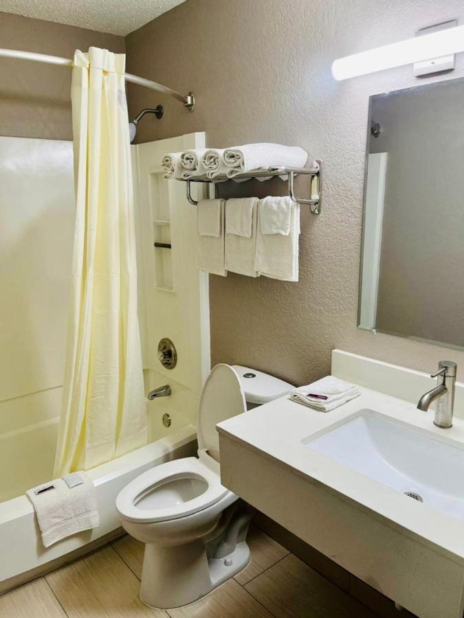 Super 8 By Wyndham Benton Harbor St Joseph Otel Dış mekan fotoğraf