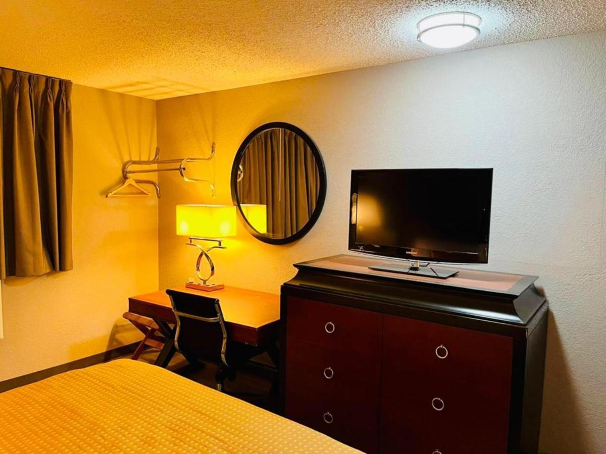 Super 8 By Wyndham Benton Harbor St Joseph Otel Dış mekan fotoğraf