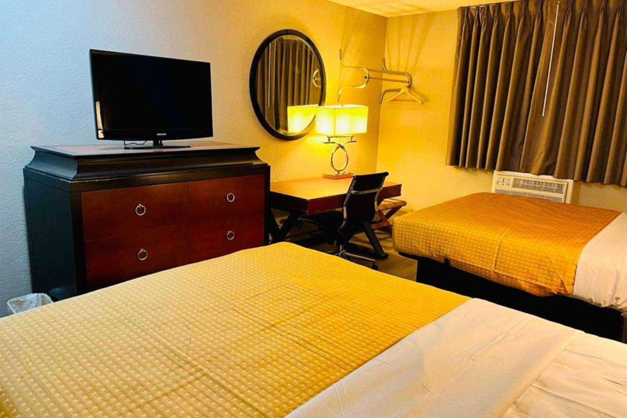 Super 8 By Wyndham Benton Harbor St Joseph Otel Dış mekan fotoğraf