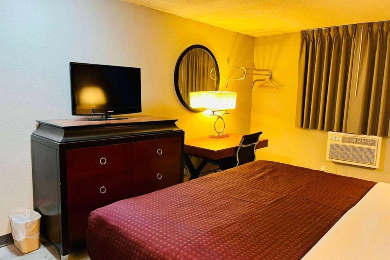 Super 8 By Wyndham Benton Harbor St Joseph Otel Dış mekan fotoğraf
