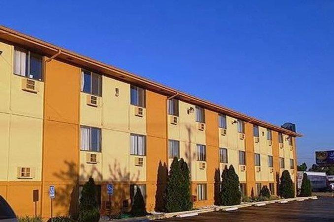 Super 8 By Wyndham Benton Harbor St Joseph Otel Dış mekan fotoğraf