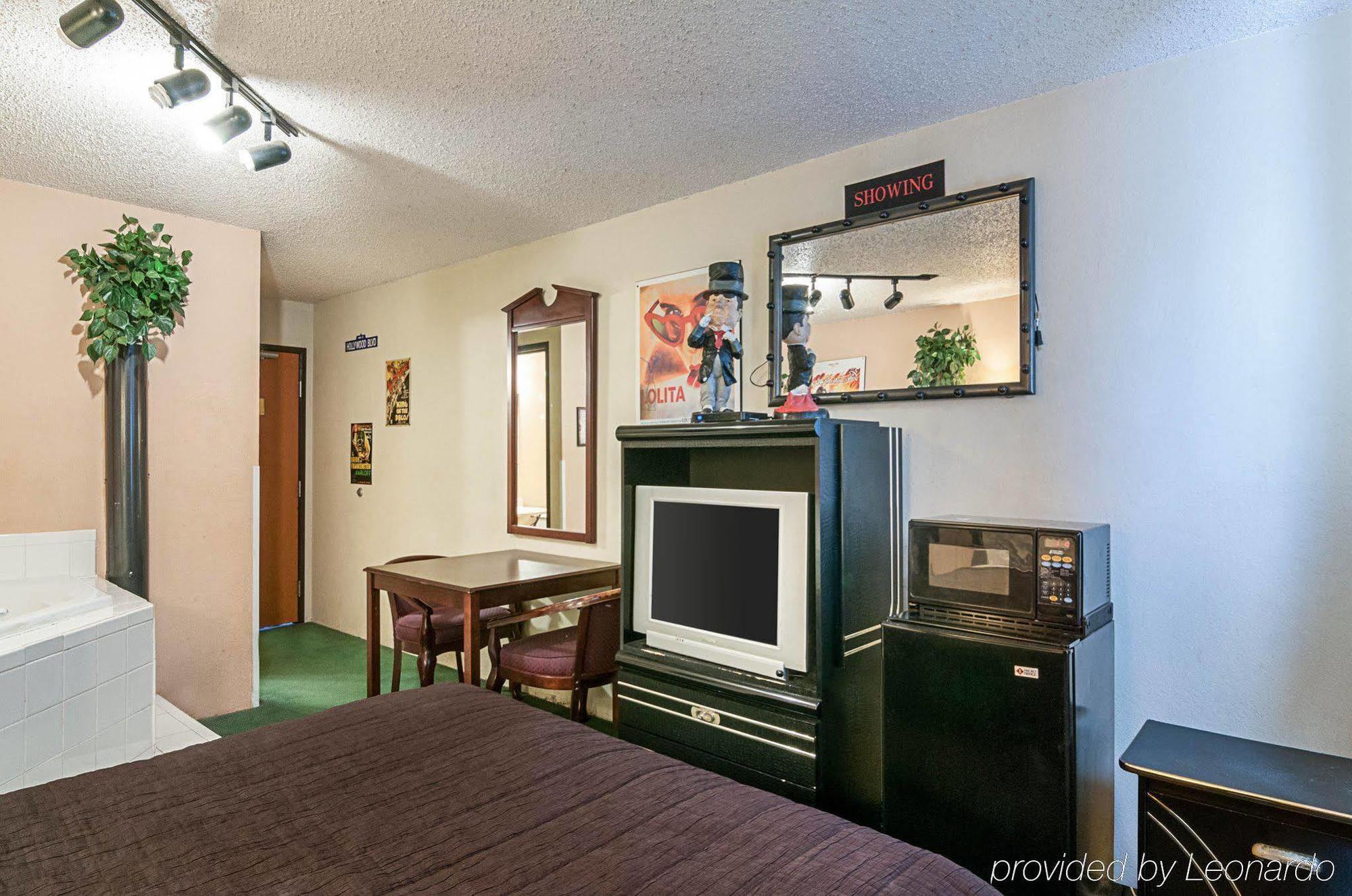 Super 8 By Wyndham Benton Harbor St Joseph Otel Dış mekan fotoğraf