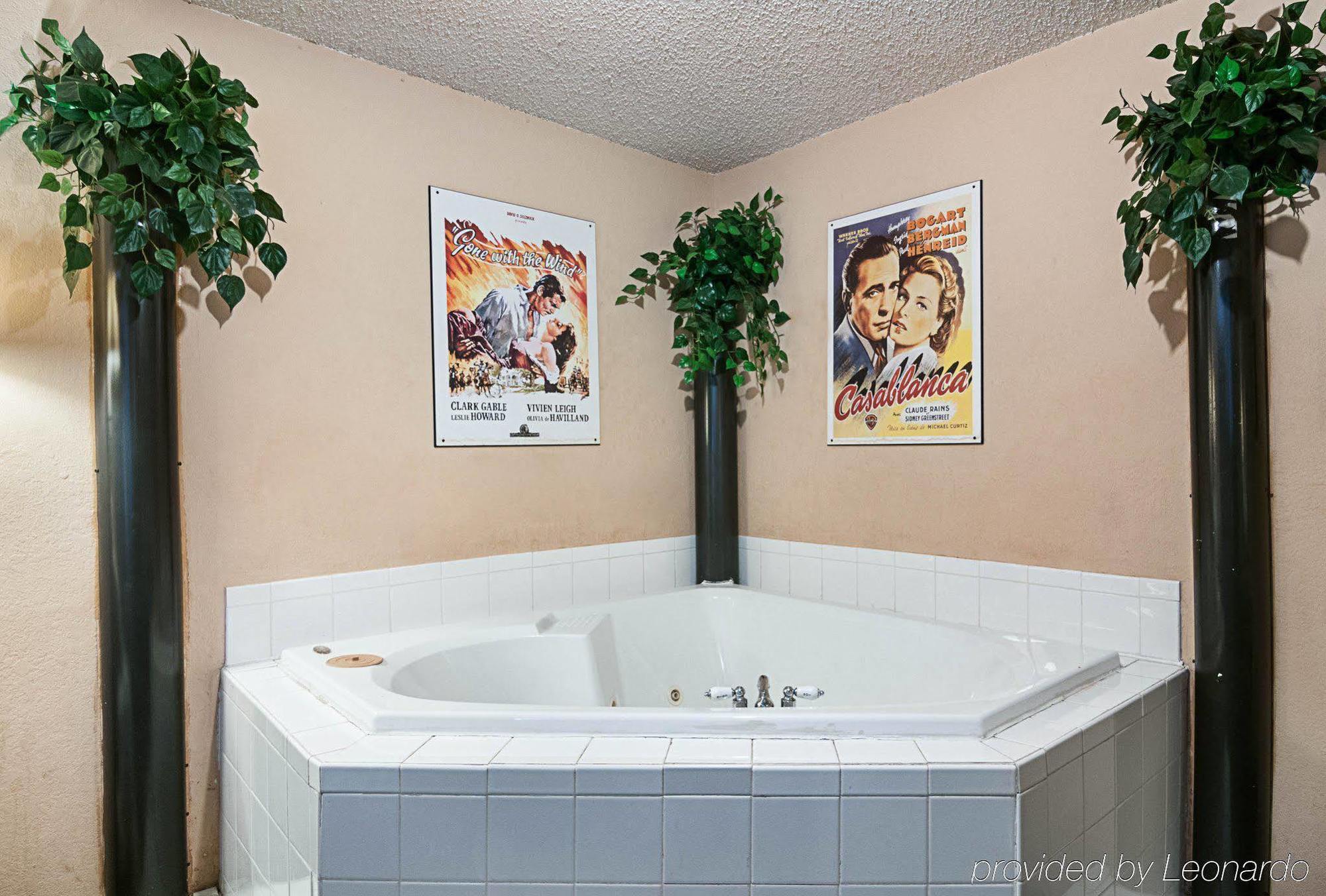Super 8 By Wyndham Benton Harbor St Joseph Otel Dış mekan fotoğraf